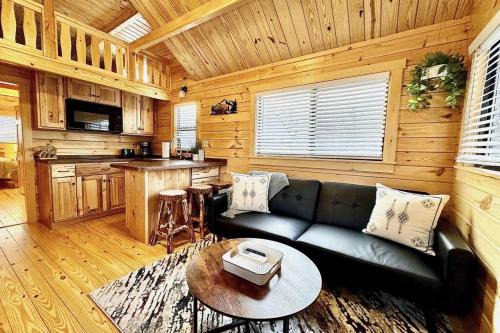 Charming Log Cabin with Loft on Lake James- Private Resort Amenities
