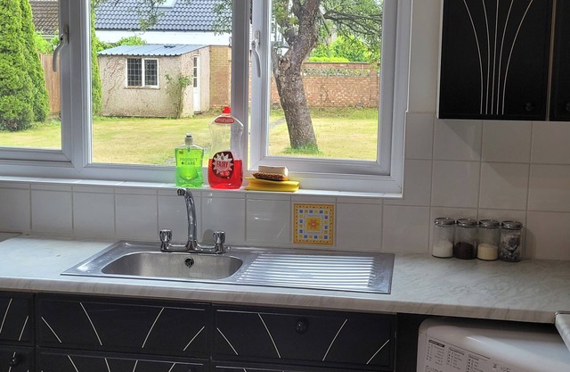 Charming Luton Apartment Retreat