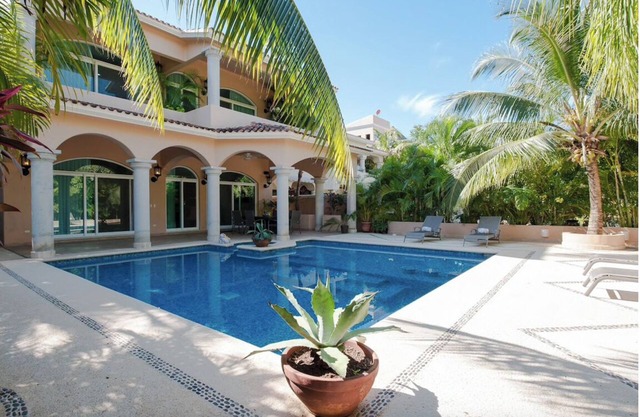 Charming Mexican Colonial 5 Bdrm Villa With A Fantastic Pool, Patio And Garden.