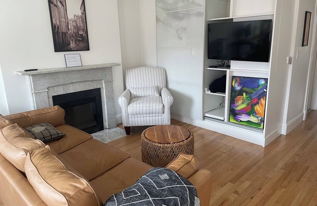 Charming & Modern 2-Bedroom Brownstone with Private Deck