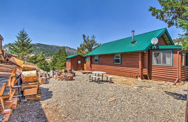 Charming Montana Retreat w/Mountain Views!