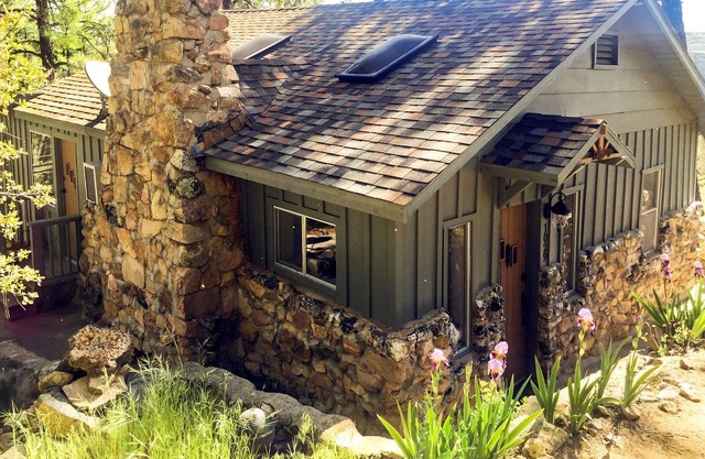 Charming Mountain Club Home1.5 Miles from town. Enjoy the best of both worlds.