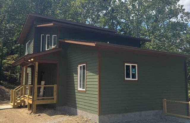 Charming Mountain Home- Gather, Relax, Explore