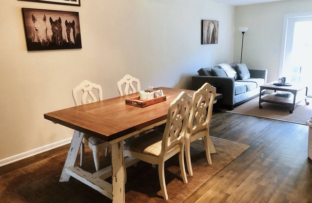 Charming Mt. Pleasant Townhome - pet friendly with parking & free WiFi