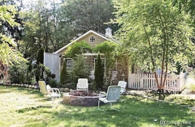 Charming New Buffalo Cottage