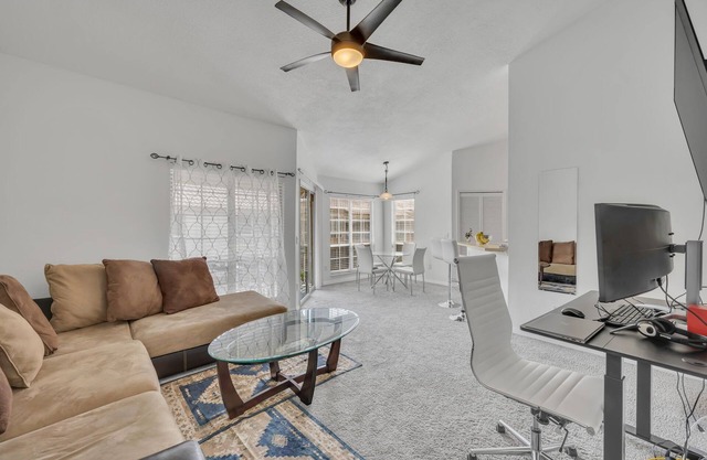 Charming Oasis: Stylish Apartment in the Heart of Orlando