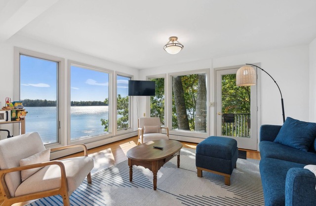 Charming ocean-view cottage just 10 minutes from downtown Freeport shops