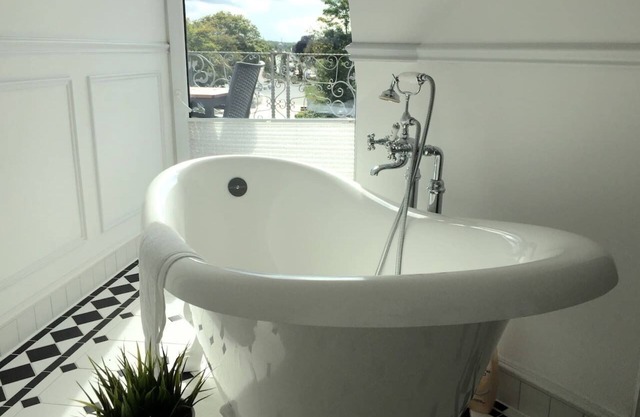 Charming old apartment with idyllic river views in the heart of Norden