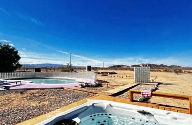 Charming pool house on five acres close to Joshua Tree National Park. 2BDR + 1