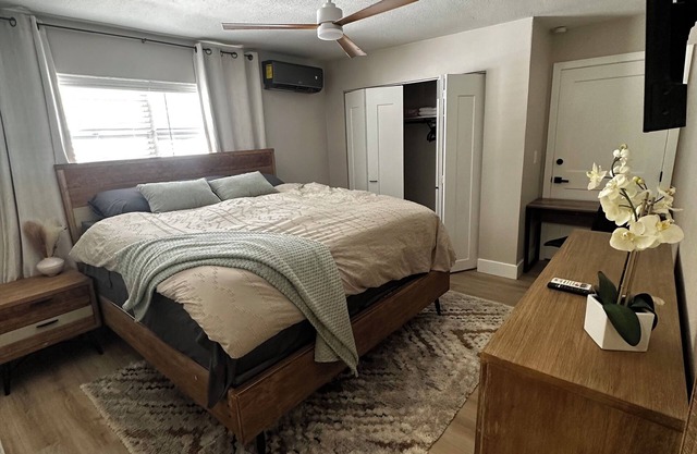 Charming poolside apartment in Port Orange