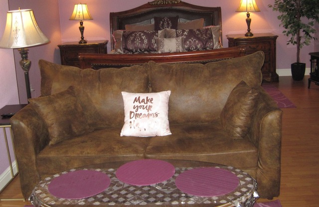 Charming Private Very Romantic Studio. Pool access.