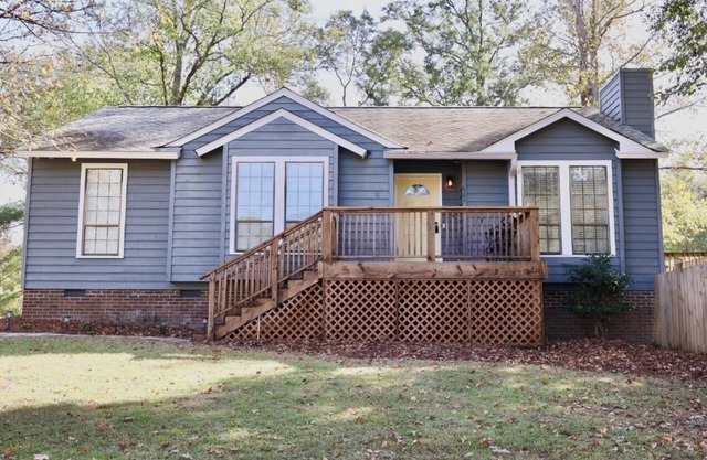 Charming, Quiet, Comfortable 2bd/2ba Home in lovely neighborhood EPIC backyard.