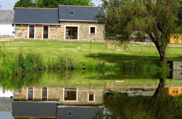 Charming Renovated Barn with Private Pond near Nantes
