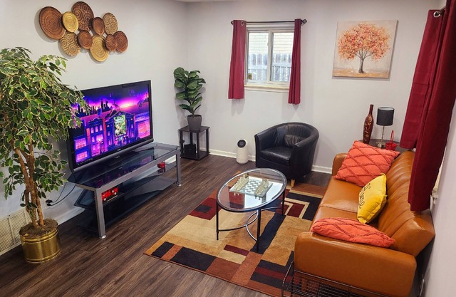 Charming Retreat, 30 min to Det & AA, Bonfire Pit