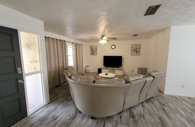 Charming Retreat - Your Perfect Getaway!