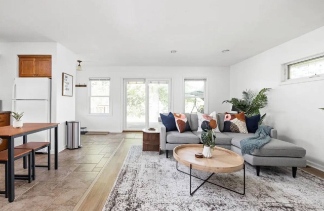 Charming Riverfront 2-bedroom house minutes from Broad Ripple