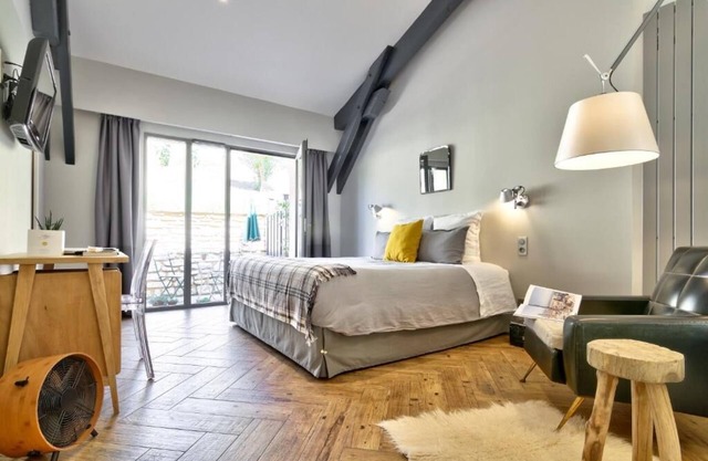 Charming room with private terrace in Gers spa village