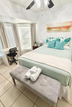 Charming Room1 in Cozy Jax House