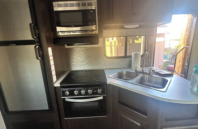 Charming RV with AC in Delhi for a cozy getaway