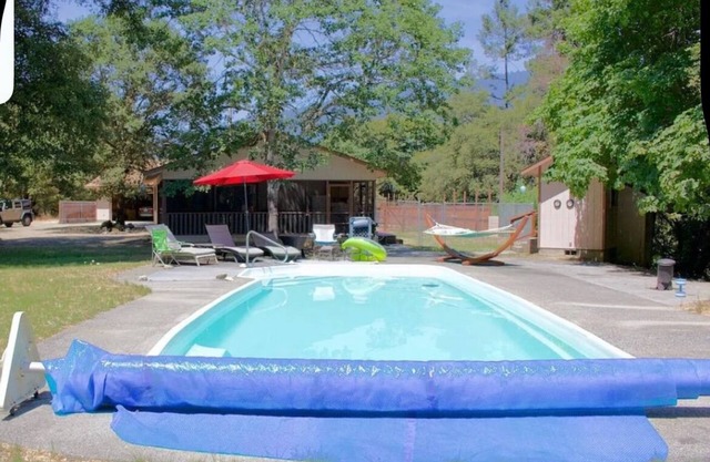 Charming secluded 2-bedroom home in Hawkins Bar with pool and pet friendly