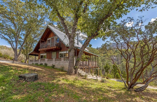 Charming Sequoia National Forest Cabin with Breathtaking Views