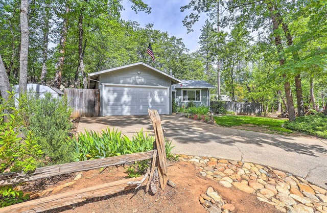 Charming Shasta Lake Retreat: Boat, Hike & Fish!