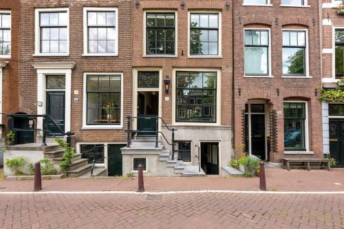 Charming souterrain studio at Bloemgracht 30