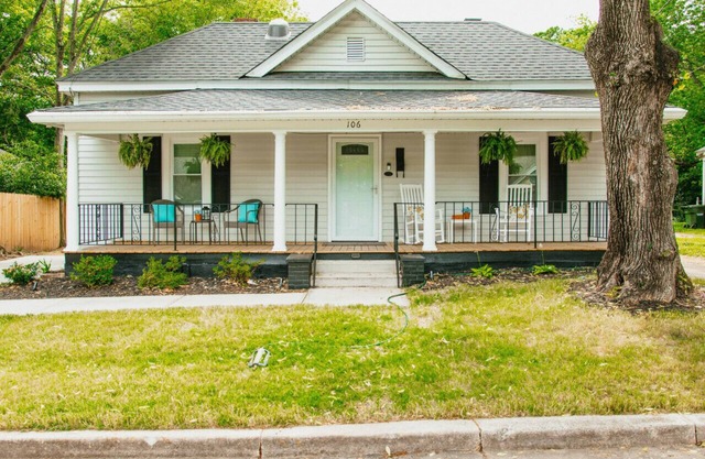 Charming Southern Cove - Heart of Downtown Greer