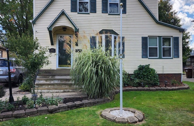 Charming Spacious & Affordable. Gem of Parma! Modern space superbly clean.