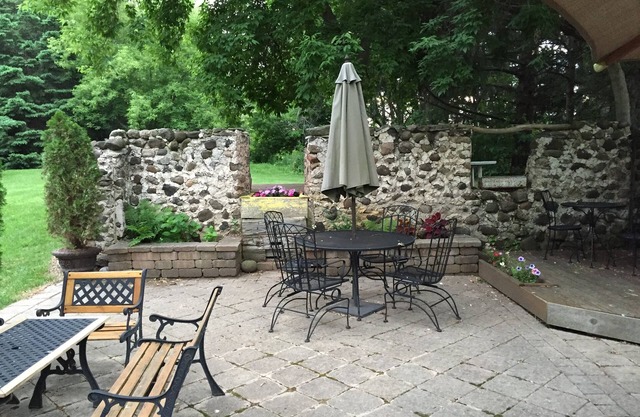 Charming & Spacious Country Estate