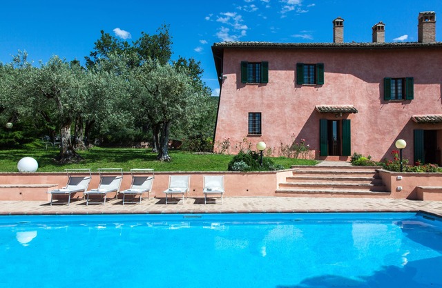 Charming spacious villa, ideal for family gatherings, total privacy, wide views