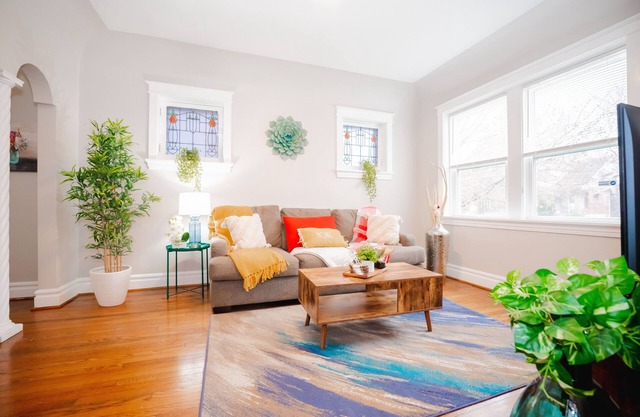 Charming STL Brick w/firepit- KingBed- 5min Botanical Garden