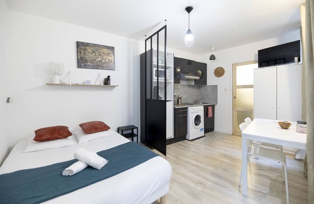 Charming studio city center quiet near train stati