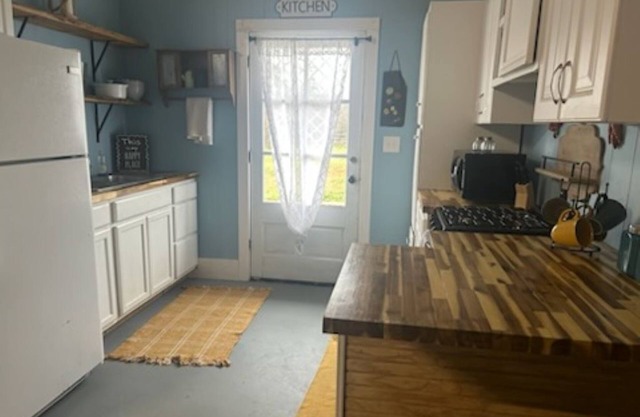 Charming studio in the country with highspeed fiber WiFi. Great location!