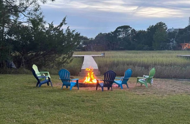 Charming studio in Tybee Island located on a Tidal Creek with dock access
