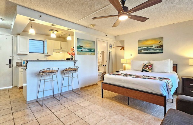 Charming studio in wonderful Honolulu w/WiFi & AC-Sleeps 3nWAIKIKI GRAND HOTEL®