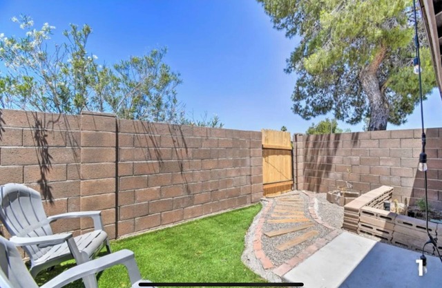 Charming studio in wonderful Phoenix with WiFi, AC, all private living space