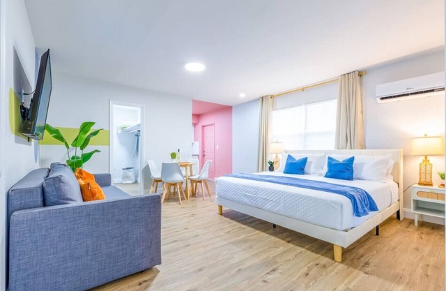 Charming studio in pleasant Fort Lauderdale with WiFi and AC