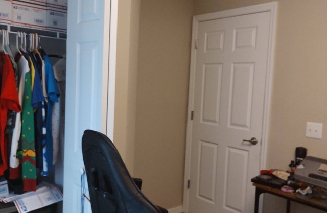 Charming studio with 3 bedrooms and WiFi, fitness room in welcoming Ocala v