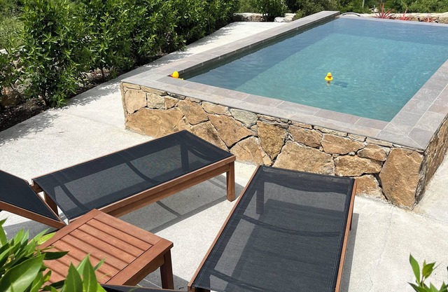 Charming studio with Kitchenette and Pool in delightful Hermitage Bay, Antigua