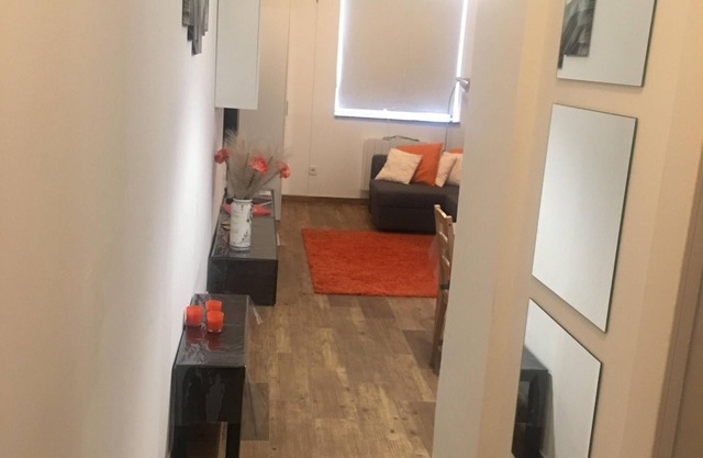 Charming studio with loft bedroom for rent in El Viso