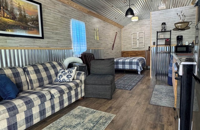 Charming tiny home in delightful Pangburn near Little Red River - pet friendly