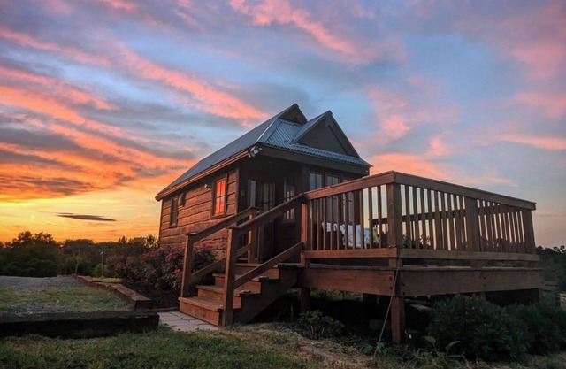 Charming Tiny House with Breath-Taking Views in Delano, TN