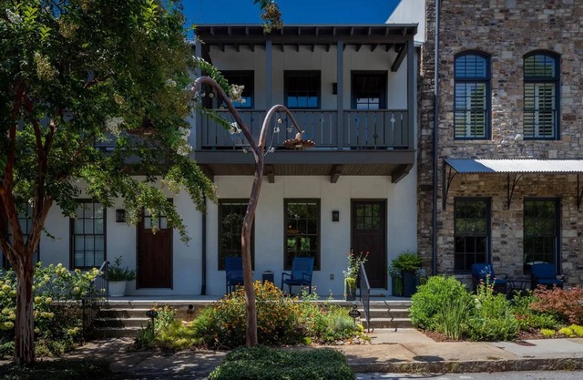 Charming townhome in Serenbe - golf cart included