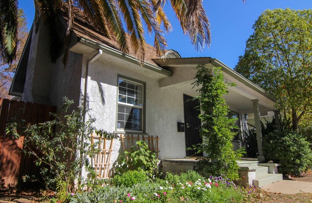 Charming Two Room Bungalow with Patio and Backyard Near Downtown