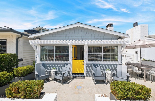 Charming Updated Canal Front 3 Bedroom Cottage