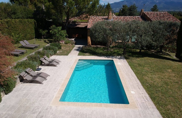Charming villa, heated swimming pool, 4 to 8 persons