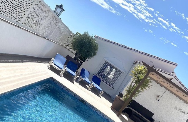 Charming Villa near the Sea with Pool, Wi-Fi, A/C, Garden & Balcony