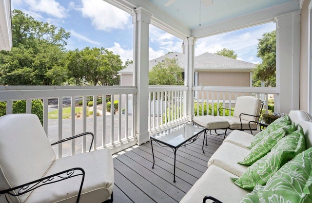 Charming villa overlooking the golf course, close to the DeBordieu Clubhouse! Stephens Siesta