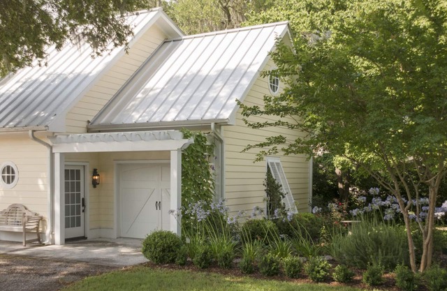 Charming Waterfront Carrriage nHouse
